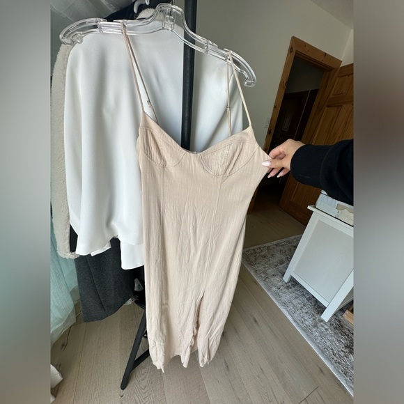 Nude dress - Picture 2 of 6